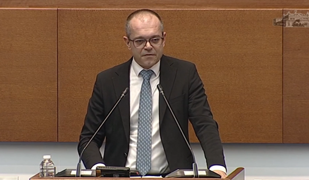 Преходът към еврото върви по-добре от очакваното, каза председателят на КЗП Александър Колячев пред народните представители