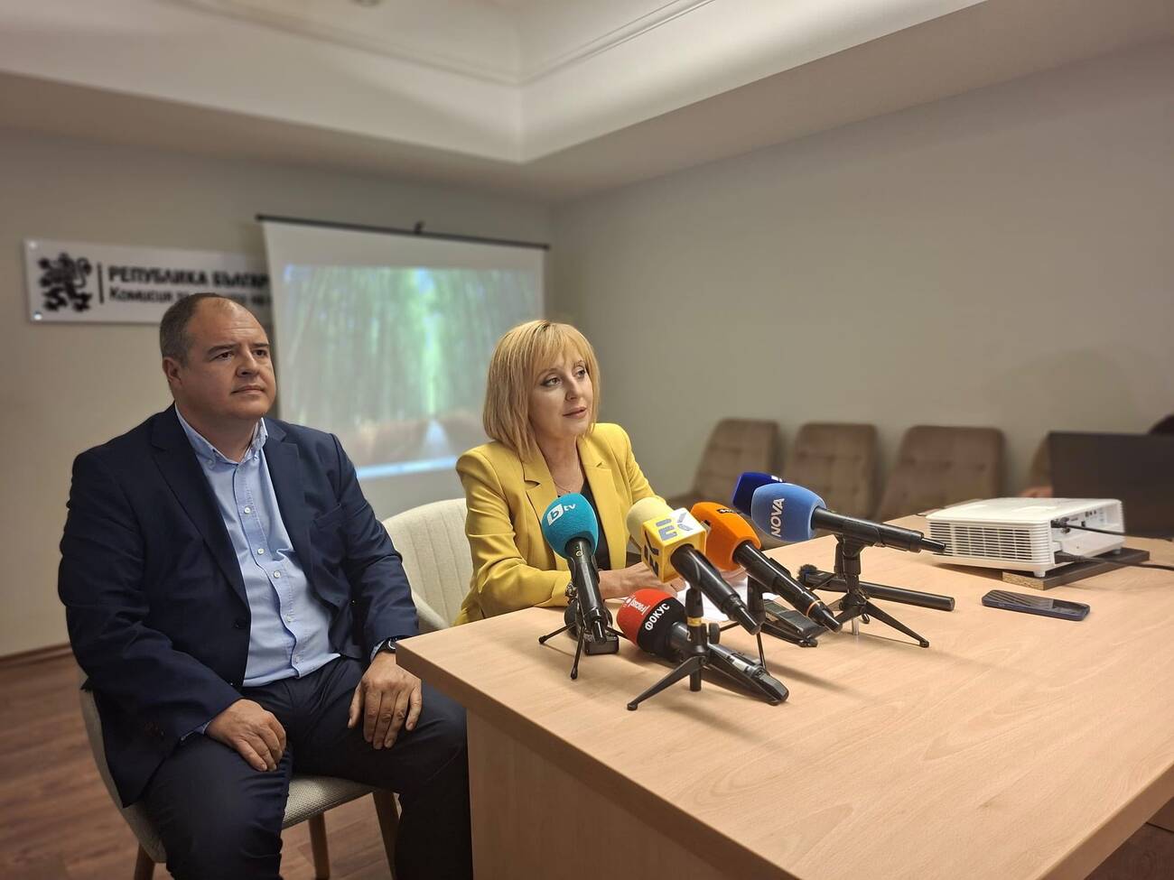 Председателят на КЗП Мая Манолова провежда в сряда в Благоевград приемна за потребители