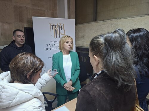 Приемната на Мая Манолова в Благоевград: жалби срещу мобилни оператори, туроператори, ВиК-услуги, високи цени и такси, фалшиви томболи и измамни схеми