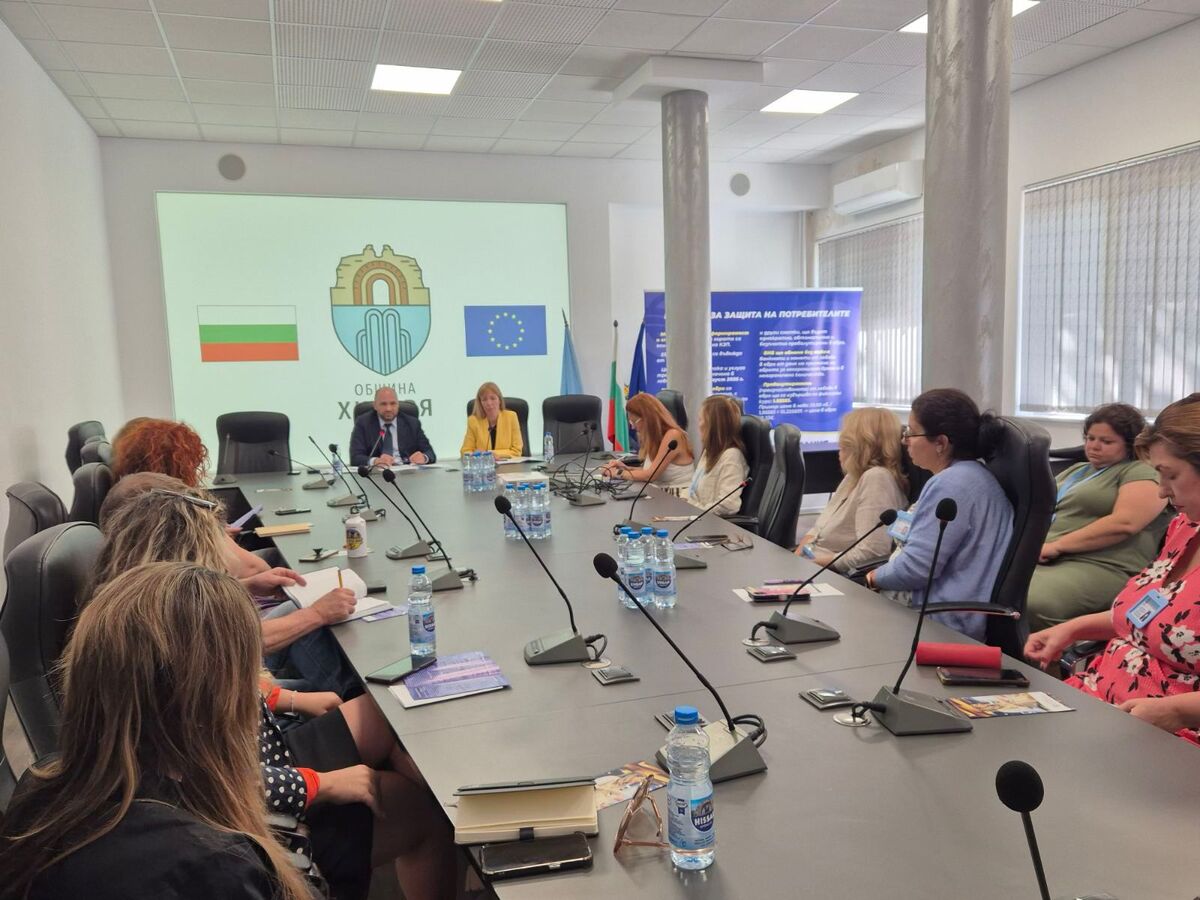 КЗП се срещна до момента с жителите на 22 населени места във връзка с въвеждането на еврото в Република България