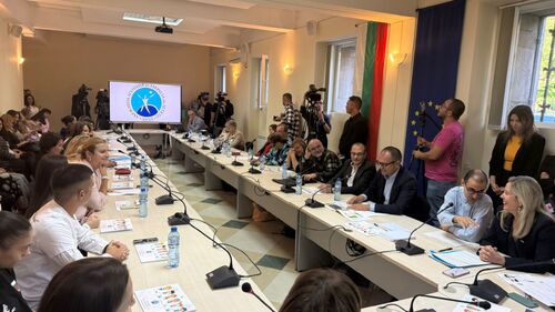 Изпълняващият длъжността председател на КЗП Александър Колячев бе гост на откриването на втората кампания на ДАЗД “Бъди смел, бъди добър”